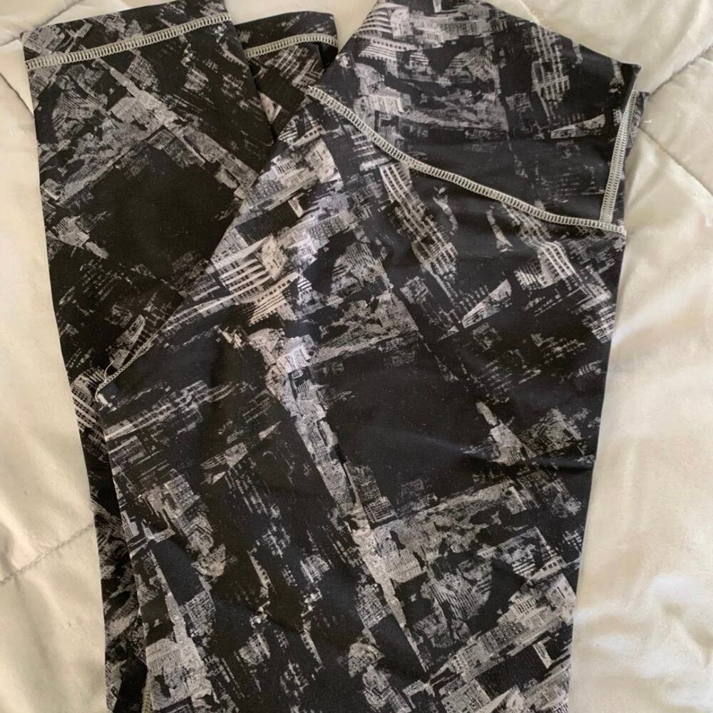 Lululemon Sz 8 Patterned Leggings *see photos*